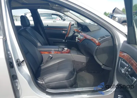 2008 Mercedes-Benz S 550 4Matic z USA, uszkodzony, nr VIN WDDNG86X88A178089